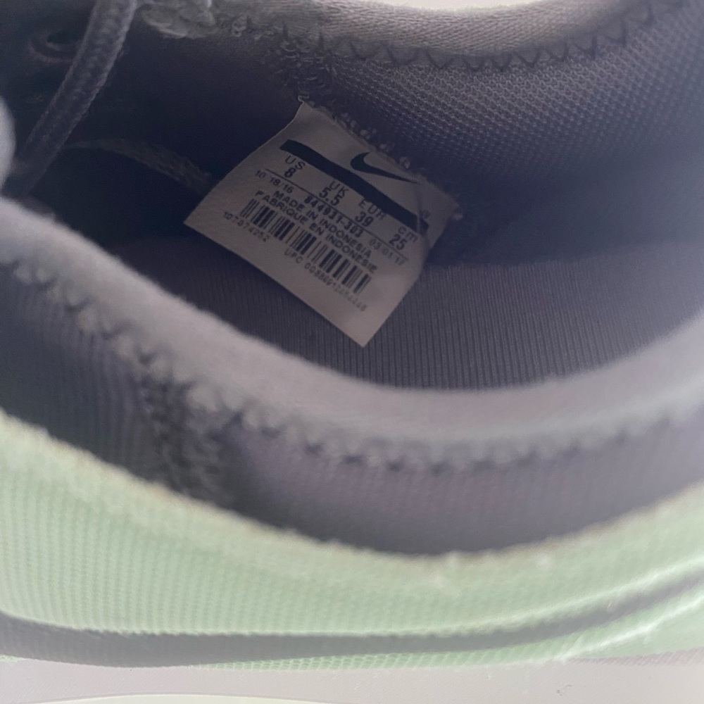 Nike Size 8 Roshe Two Athletic Green Gray Women's Sneaker Excellent Condition - Picture 13 of 13